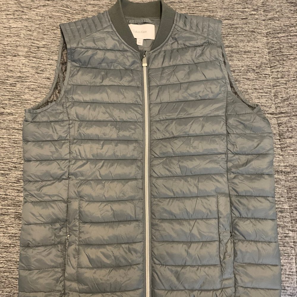Men's Calvin Klein Vest - Med.